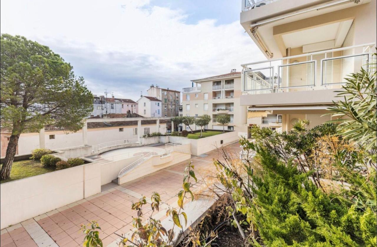 Port Azur Apartment Валорис Екстериор снимка