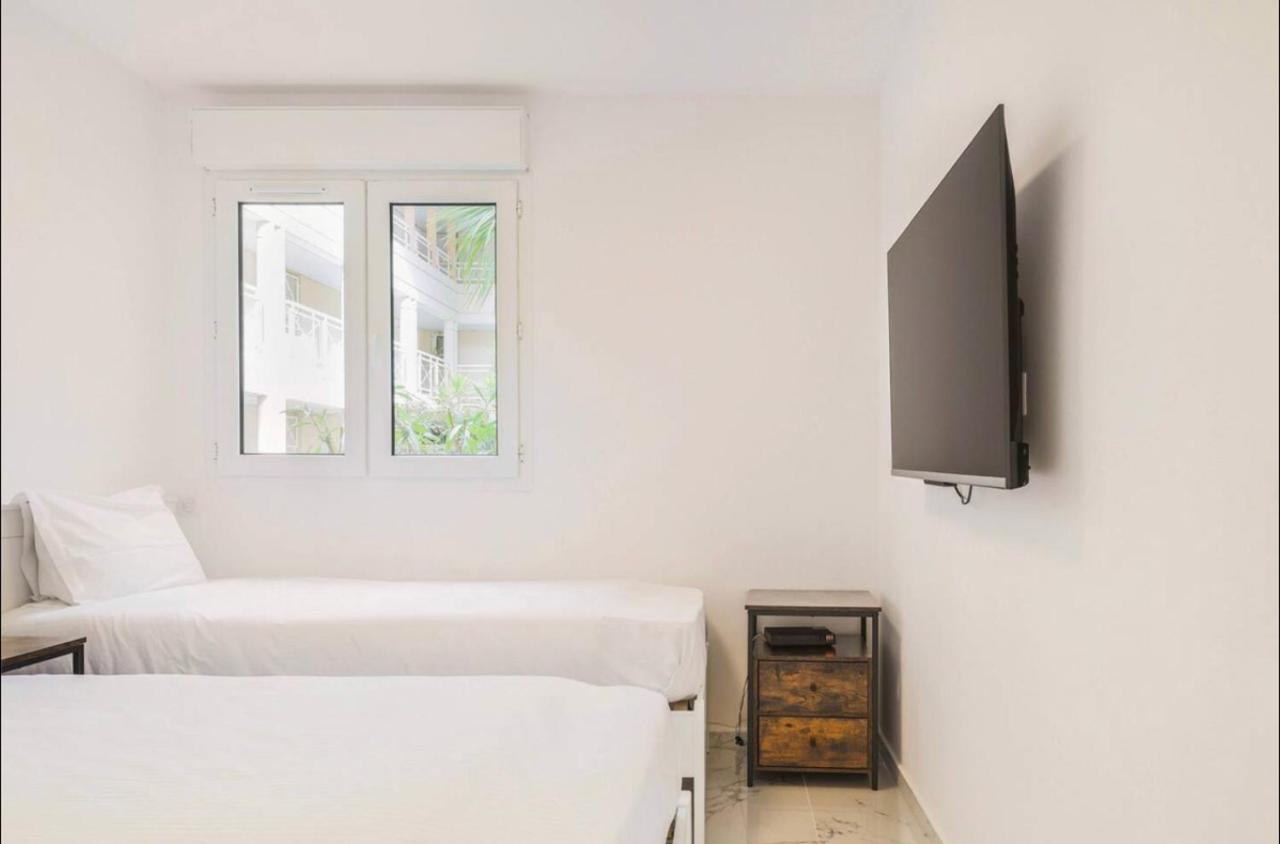 Port Azur Apartment Валорис Екстериор снимка